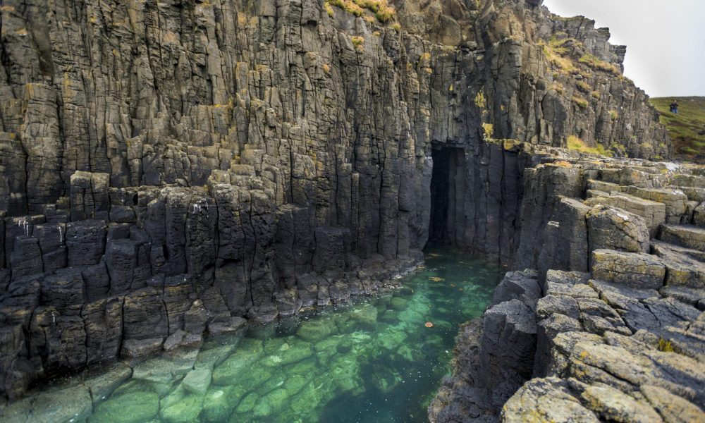 La grotte d'or de l'île de Skye