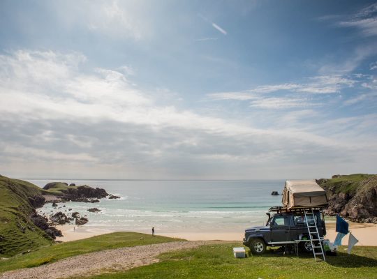 Camper sur la plage en Écosse