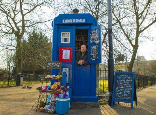 Un café au poste de police !