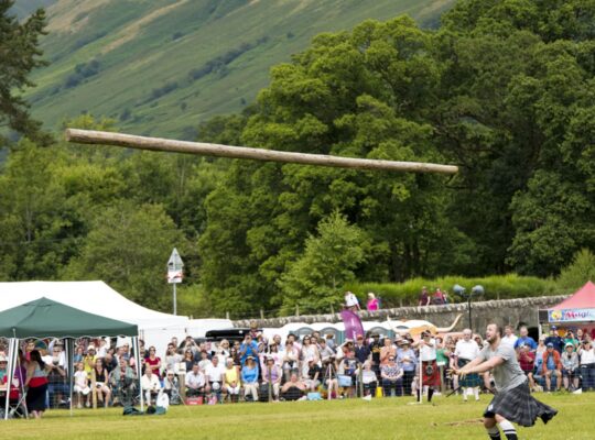 Time for some trunk throwing!